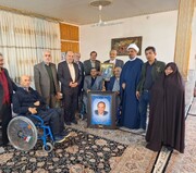 اعضای ستاد کنگره ملی شهدای قم با خانواده شهید خلج دیدار کردند