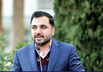 وزیر ارتباطات از نمایشگاه قرآن بازدید کرد