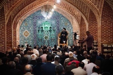 تصاویر / حال و هوای مسجد میرزا علی اکبر مرحوم