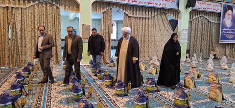 تصاویر/ اهدای بسته حمایتی به نیازمندان در میاندوآب