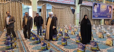 تصاویر/ اهدای بسته حمایتی به نیازمندان در میاندوآب