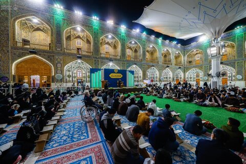 بالصور/ إقامة محفل قرآني في شهر رمضان في حرم الإمام أمير المؤمنين عليه السلام