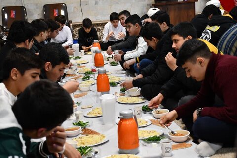 تصایر/ ضیافت افطاری  دانش آموزان مدارس شهرستان خوی