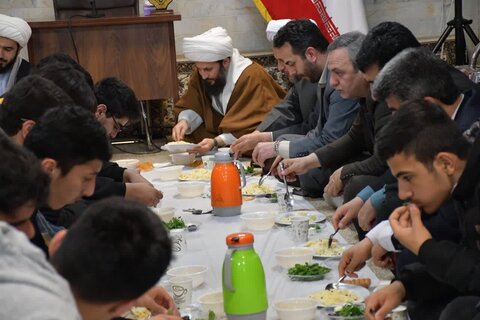 تصایر/ ضیافت افطاری  دانش آموزان مدارس شهرستان خوی