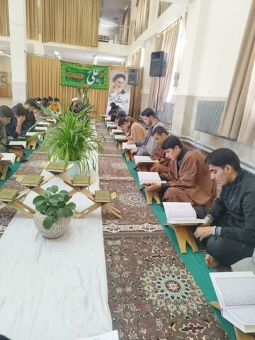 تصاویر/ جلسه جزء خوانی قرآن کریم در مدرسه علمیه باقر (ع) کامیاران