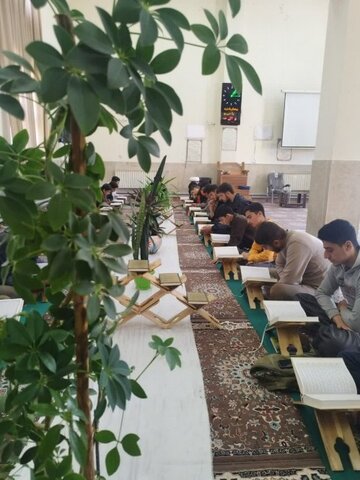 تصاویر/ جلسه جزء خوانی قرآن کریم در مدرسه علمیه باقر (ع) کامیاران