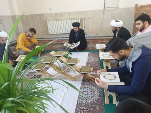 تصاویر/ جلسه جزء خوانی قرآن کریم در مدرسه علمیه باقر (ع) کامیاران