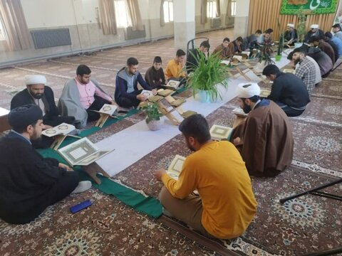 تصاویر/ جلسه جزء خوانی قرآن کریم در مدرسه علمیه باقر (ع) کامیاران