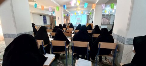 تصاویر برگزاری کرسی آزاد اندیشی در مدرسه معصومیه(س)خرم آباد