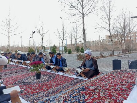 تصاویر/ مراسم جمع خوانی قرآن کریم در محوطه مدرسه علمیه خوی