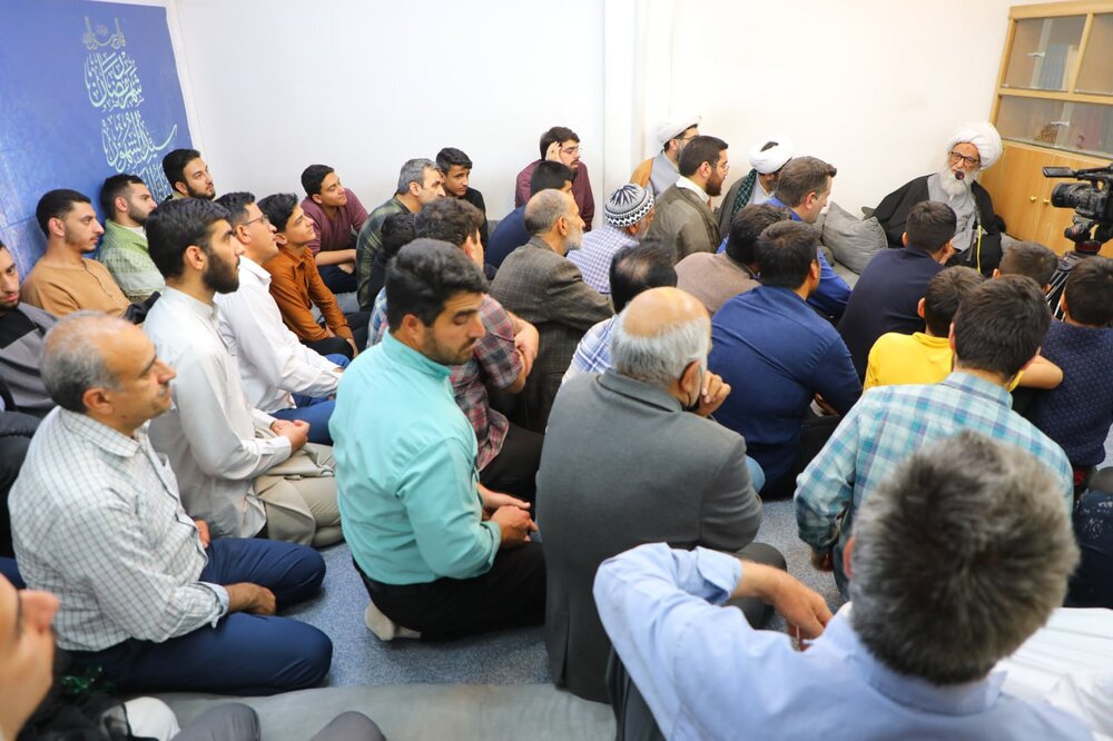 نماینده ولی فقیه در عراق با آیت الله العظمی بشیر نجفی دیدار کرد ...