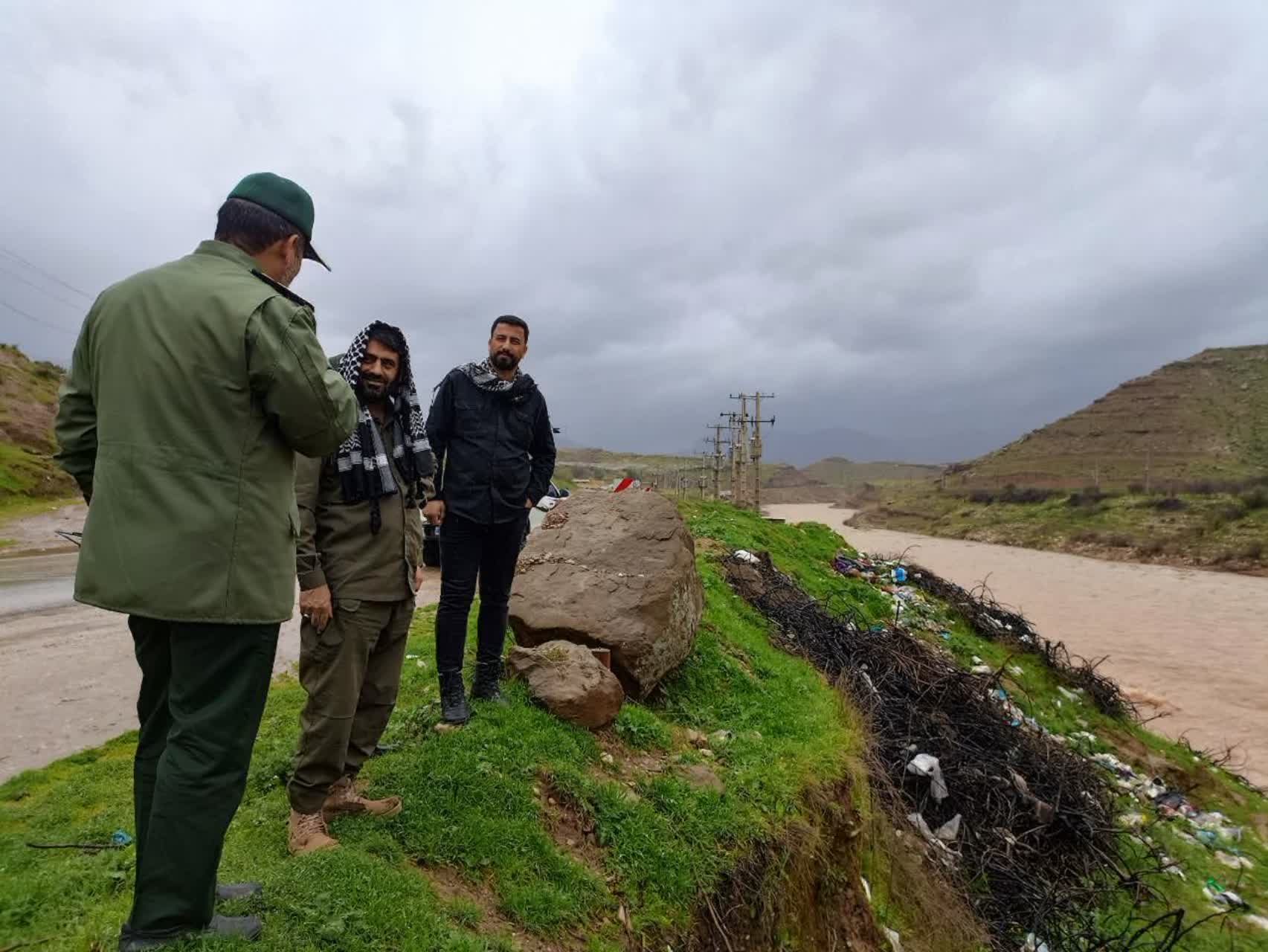 تصاویر/ حضور فرمانده سپاه لرستان در مسیر رودخانه کشکان