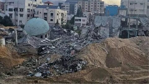 الاحتلال يفجر المبنى التخصصي في مجمع الشفاء الطبي في غزة