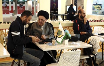 فیلم | گوشه‌هایی از حضور بازدیدکنندگان در بخش حوزوی نمایشگاه بین‌المللی قرآن کریم