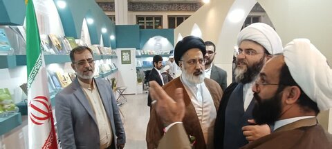 بازدید رئیس سازمان تبلیغات اسلامی از بخش حوزوی نمایشگاه قرآن