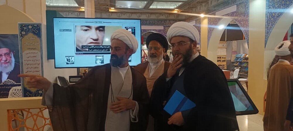 بازدید رئیس سازمان تبلیغات اسلامی از بخش حوزوی نمایشگاه قرآن