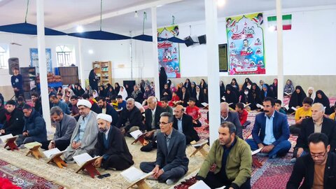 تصاویر محفل انس با قرآن در روستای تپه‌گجی بیرانشهر