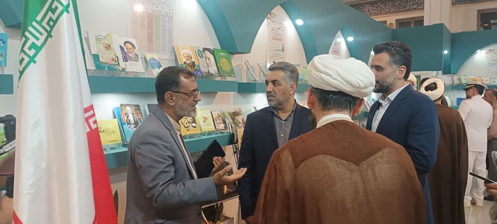بازدید رئیس سازمان قرآنی دانشگاهیان کشور از بخش حوزوی نمایشگاه قرآن