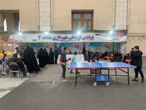 آموزش قرآن با زبان کودکانه شهرداری منطقه۷ تهران در فضای باز مصلی تهران