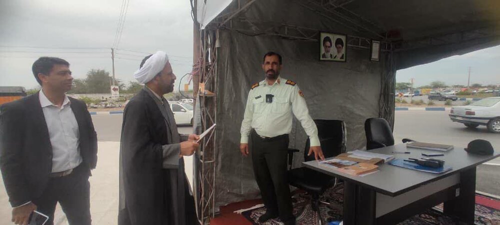 بازدید مدیرکل بازرسی استانداری هرمزگان از نحوه خدمات دهی به میهمانان نوروزی