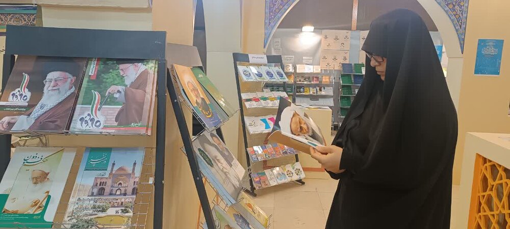 استاد و پژوهشگر حوزه زن و خانواده از بخش حوزوی نمایشگاه قرآن بازدید کرد