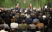 الإمام الخامنئي: رسالة الشعب الإيراني هي الصمود في وجه الظلم الذي تمثّله اليوم أمريكا والصهيونية
