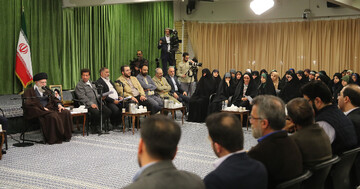 من سرو ندیده ام قباپوش؛ روایت طلبه اهوازی از دیدار شاعران با رهبرانقلاب