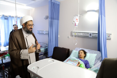 تصاویر / حضور امام جمعه همدان در بیمارستان کودکان