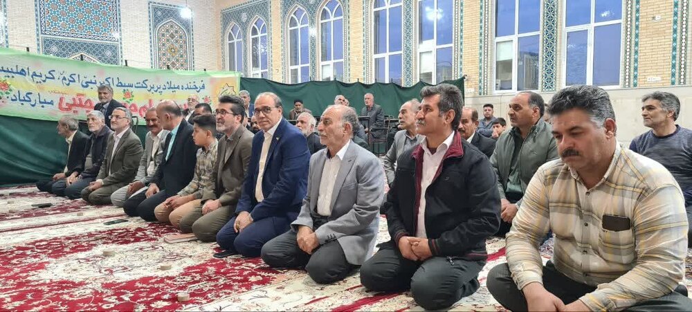 منتخبان مردم عملگرایی را جایگزین شعارها کنند