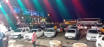 تصاویر/ پذیرایی از مسافران نوروزی در شب ولادت کریم اهل بیت(ع) امام حسن مجتبی(ع)در آزاد راه کاشان-نطنز-اصفهان