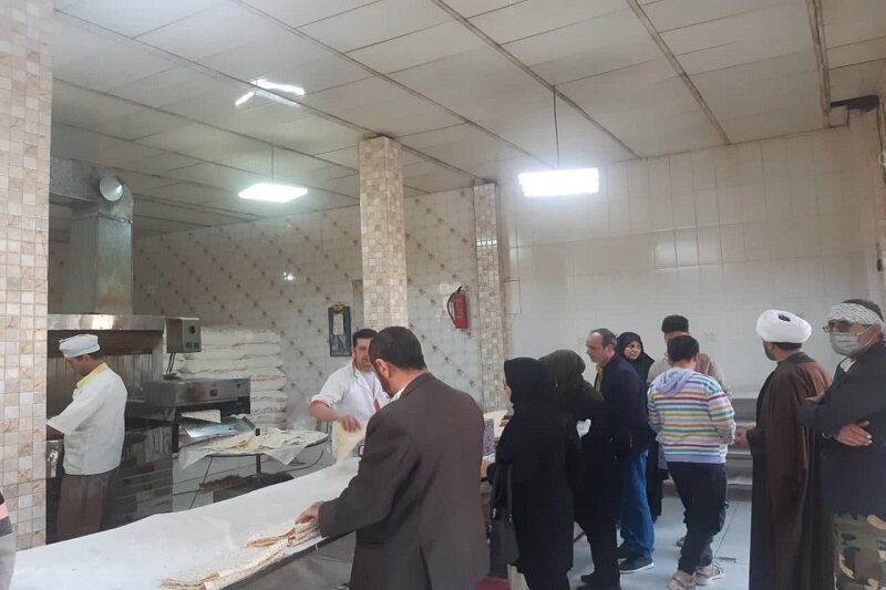 پخت و توزیع نان نذری به نیت امام مجتبی(ع) در کرمانشاه
