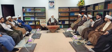 روحانیت خود را متناسب با زمان به‌روز کند