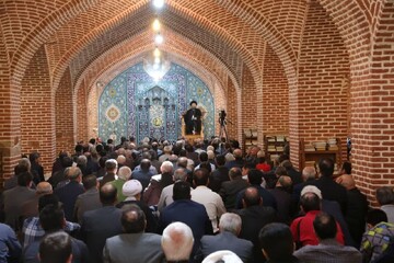 تصاویر/ حال و هوای مسجد میرزا علی اکبر مرحوم در هفدهمین روز ماه مبارک رمضان