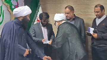 تصاویر/ تجلیل امام جمعه کنگان از مداحان و شعرای آیینی