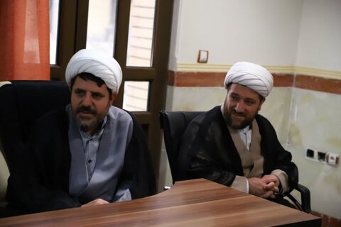 تصاویر/جلسه نماینده ولی فقیه در کردستان با کادر و اساتید مدرسه علمیه امام صادق (ع) قروه