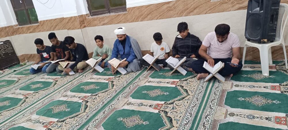 سادگی و یکرنگی زینت بخش سفره هر شب افطاری مسجد الغدیر روستای حمیری «قشم»