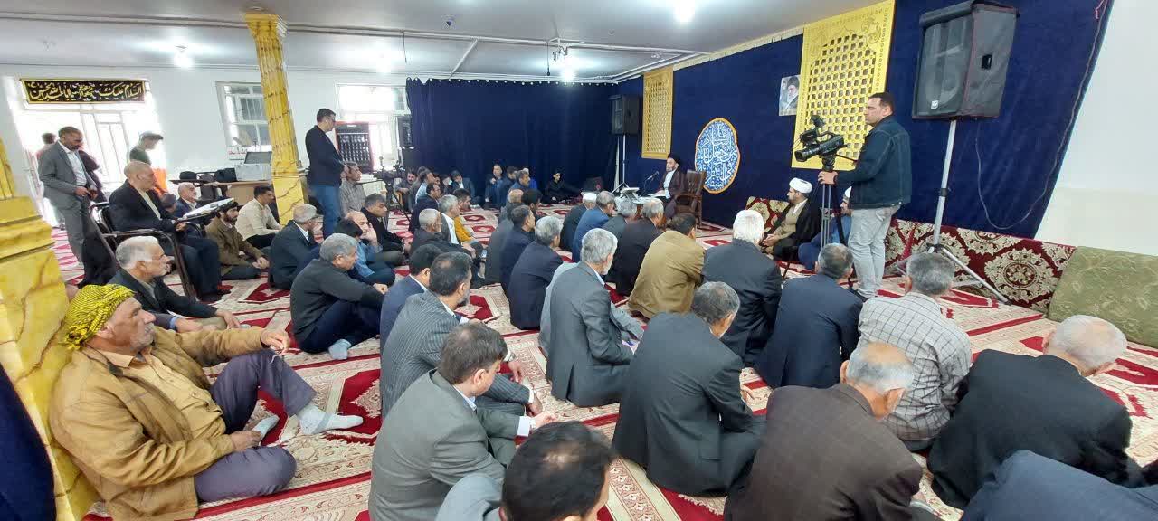 تصاویر/ سلسله جلسات بیان آموزه‌هایی از قرآن کریم در خرم آباد