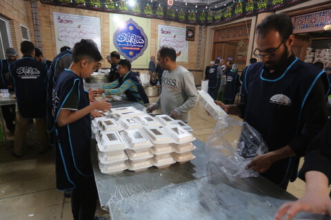 تهیه و توزیع افطاری و بسته‌های غذایی بین نیازمندان در اصفهان