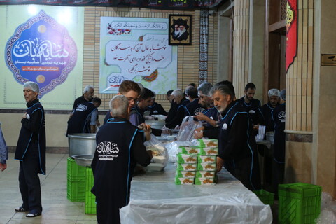 تهیه و توزیع افطاری و بسته‌های غذایی بین نیازمندان در اصفهان