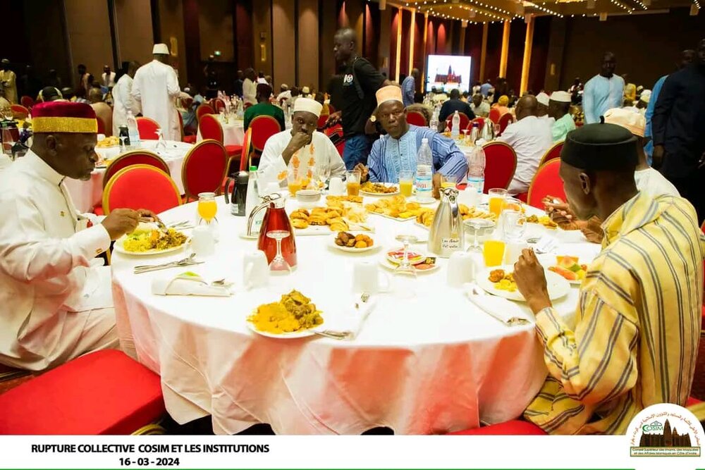 برگزاری افطاری میان ادیانی در کشور ساحل عاج+ تصاویر