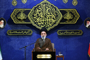 حل معضلات در گرو هم‌ترازی سبک زندگی مسئولان با فقراست / بدون مشارکت مردم هیچ کاری پیش نمی‌ رود