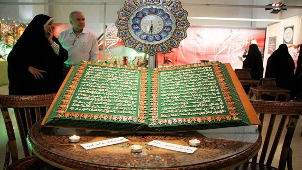 معرفی معارف دینی با استفاده از ظرفیت هنرمندان در نمایشگاه قرآن و عترت گلستان