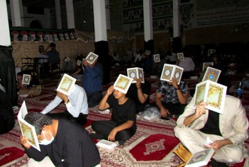 تصاویر/ احیای شب بیست و سوم ماه رمضان در بندر دیّر