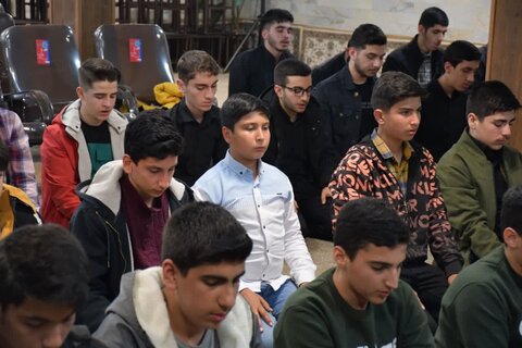 تصاویر/ ضیافت افطاری امام جمعه خوی دانش آموزان