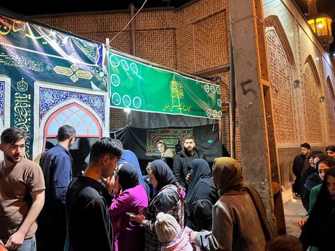 تصاویر/برپایی موکب پذیرایی از روزه‌داران توسط گروه جهادی رضوان در اردبیل