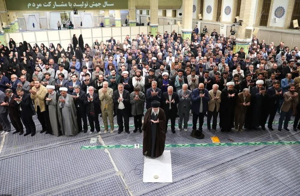 رہبر معظم انقلاب کی موجودگی میں تہران میں سالانہ شعری نشست کا انعقاد / احمد شہریارؔ کا مسلسل ساتویں مرتبہ پاکستان کی نمائندگی کا اعزاز