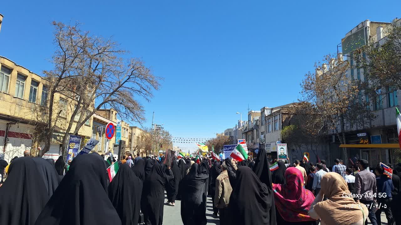 تصاویر/ حضور طلاب، کادر و اساتید مدرسه علمیه حضرت زهرا(س) سنجان در راهپیمایی روز قدس