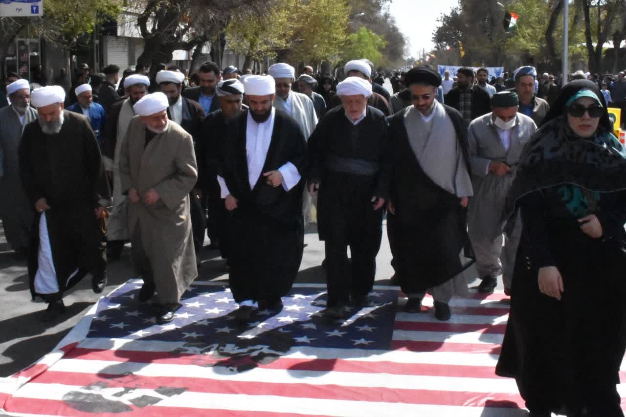 تصاویر/ حضور روحانیت اهل سنت ارومیه در راهپیمایی روز جهانی قدس