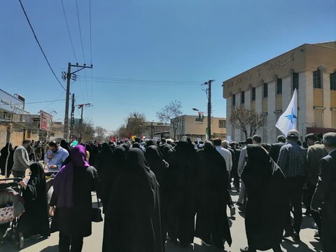 تصاویر/ حضور طلاب، کادر و اساتید مدرسه علمیه حضرت زهرا(س) سنجان در راهپیمایی روز قدس