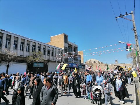 تصاویر/ حضور طلاب، کادر و اساتید مدرسه علمیه حضرت زهرا(س) سنجان در راهپیمایی روز قدس